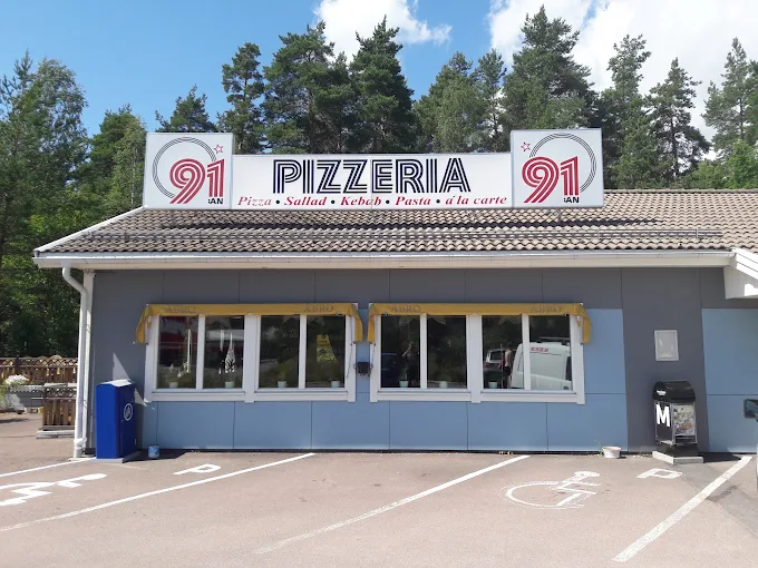 Pizzeria 91an i Karlstad med skylten Pizzeria 91an